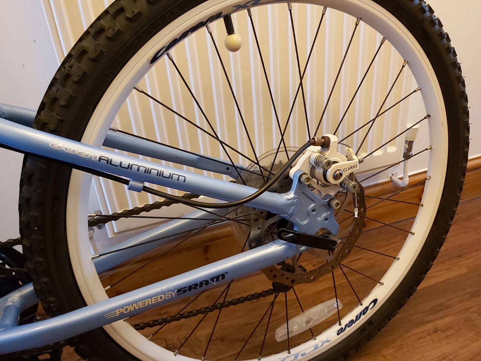 carrera luna 24 inch bike