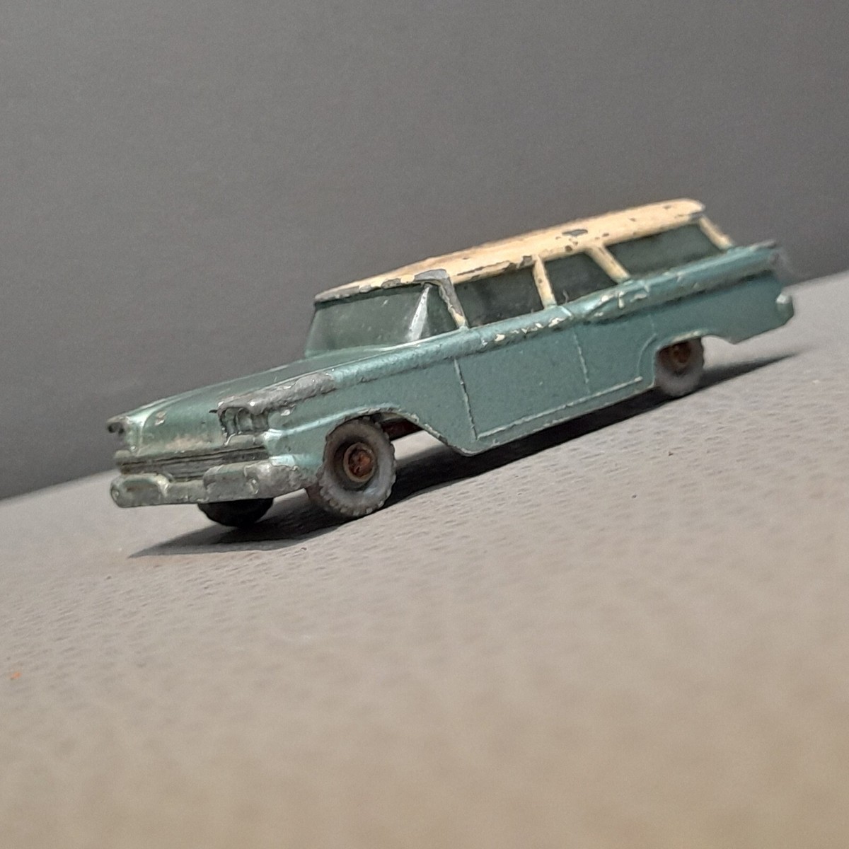 ミニカー MATCHBOX No.31 AMERICAN FORD STATION WAG Vintage AMERICAN FORD STATION WAGON Metal Matchbox Lesney #31 Made