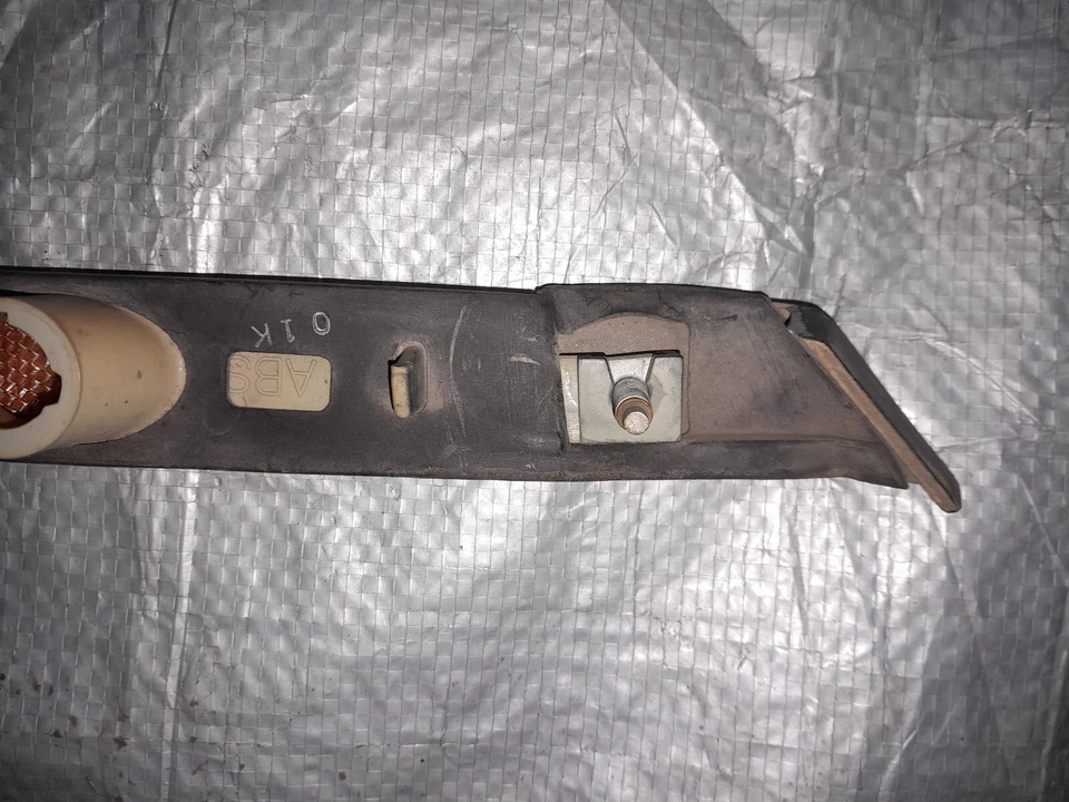 1991 -1995 Toyota MR2 Front Bumper FENDER MARKER MOLDING TRIM RIGHT PASSENGER RH Foto 4 de 4