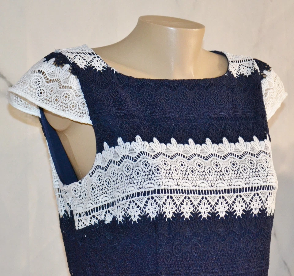 KARL LAGERFELD 巴黎海军蓝白色蕾丝修身喇叭裙 10 帽袖内衬 — 第 3/4 张图片