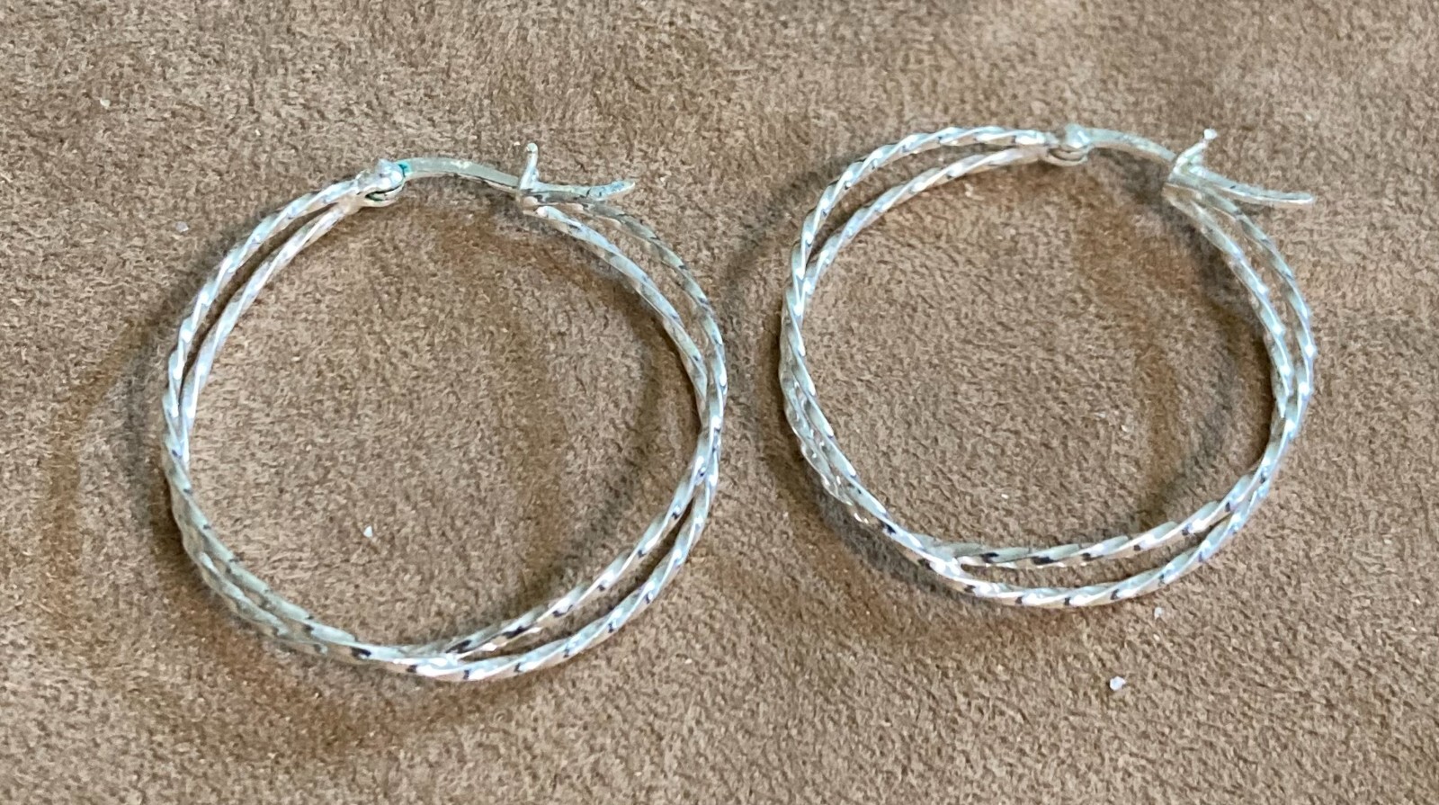 Textured Silver Tone Intertwined Hoop Earrings for Stylish Accessories C126-17-image