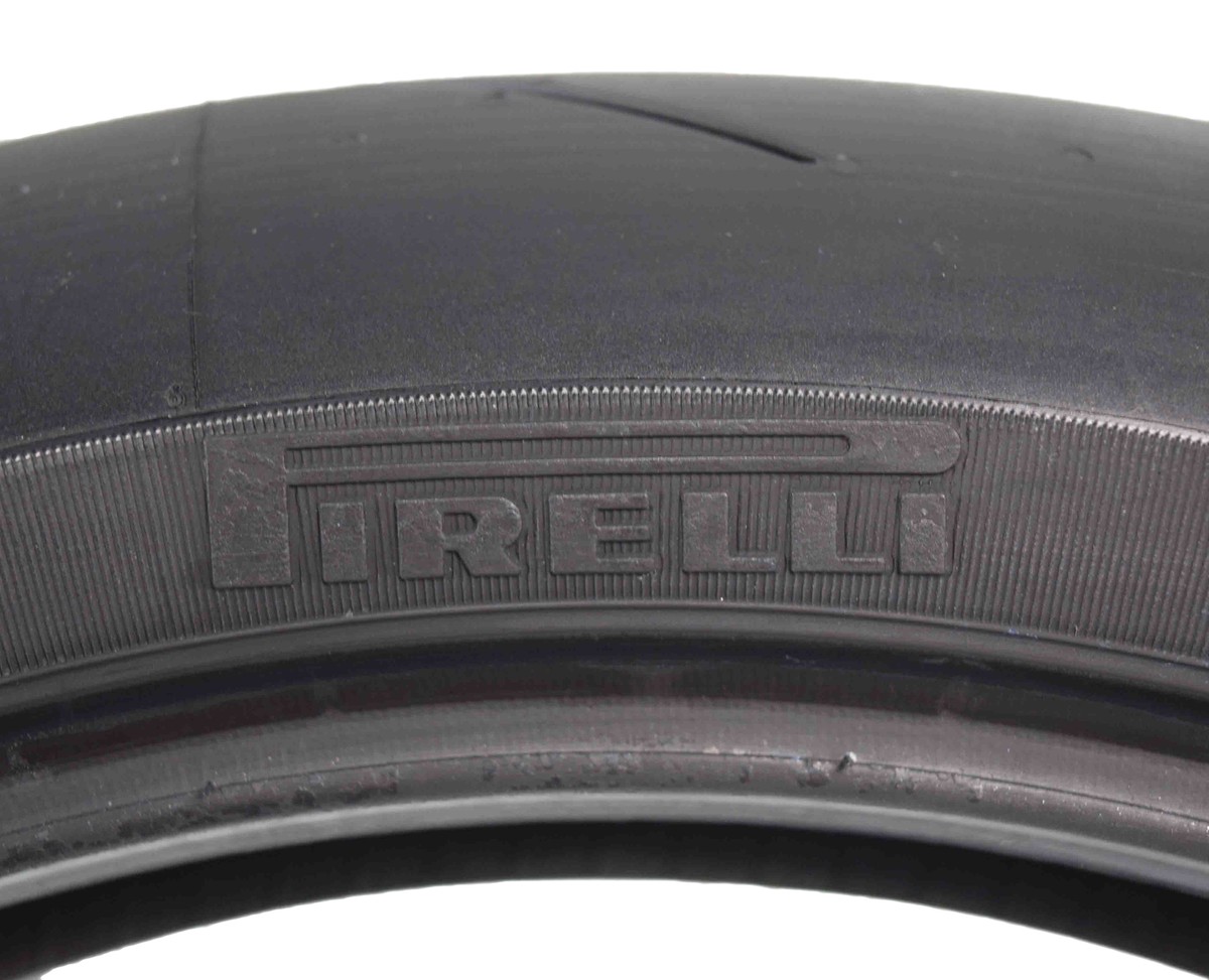 SUPERCORSA V4 120/70R17 V3 200/55ZR17 ピレ Pirelli Diablo Supercorsa V3 Front 120/70-17 & Rear 200/55