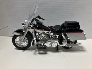 1:10 Scale Diecast Cruiser Motorcycle Toy "Forever Race" Black Road King Style