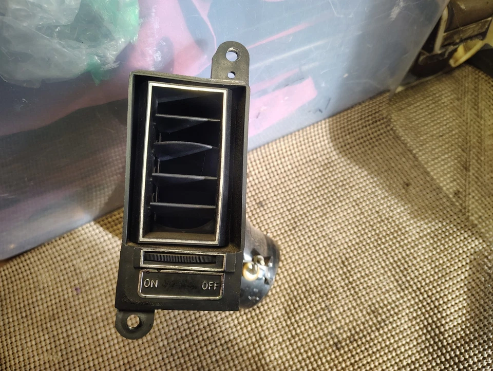 Buick Electra 225 Wildcat LeSabre Estate Wagon 1969-70 conjunto de ventilación de aire acondicionado lateral derecho Foto 3 de 4