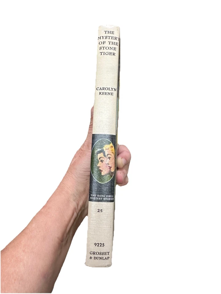 Dana Girls #25 The Mystery of the Stone Tiger 1965 Picture Cover SCARCE! Excel - Image 3 of 4