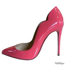 Christian Louboutin  Hot Chick  Coral Pinkish Orange Scalloped Pumps SZ 35 US 5