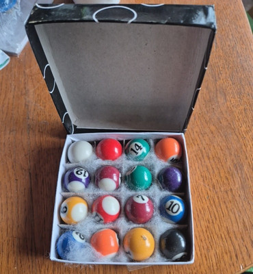 Billardkugeln Set mehrfarbig, nummerierte Mini Poolkugeln in Box/Karton .