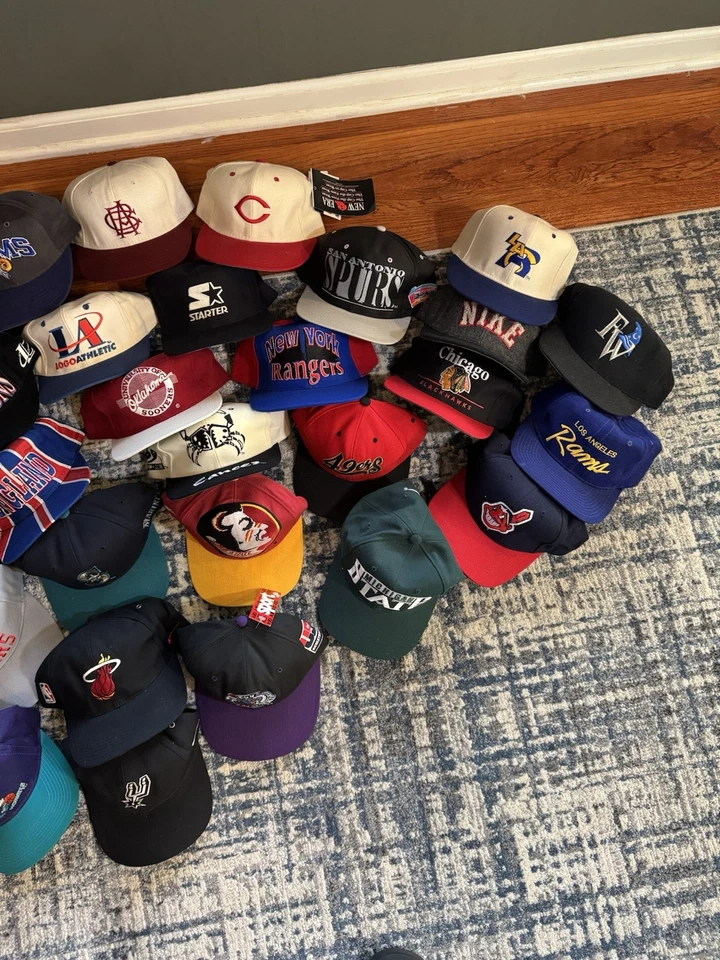 Lote De 30 Gorras De Colección Snapbacks Deportes Especialidades Ajustadas New Era Starter Foto 3 de 4