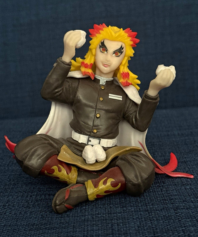Kyojuro Rengoku Sitting Figurine Demon Slayer: Kimetsu no Yaiba Plastic