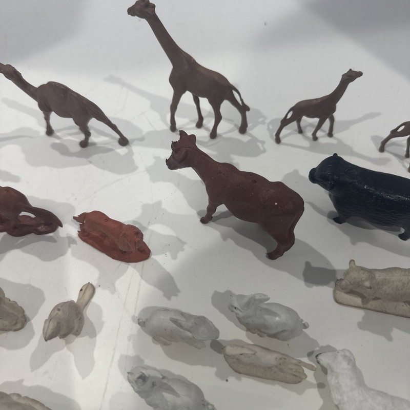 Plastic Farm Animals some diecast For Mini Displays 50 Pieces,