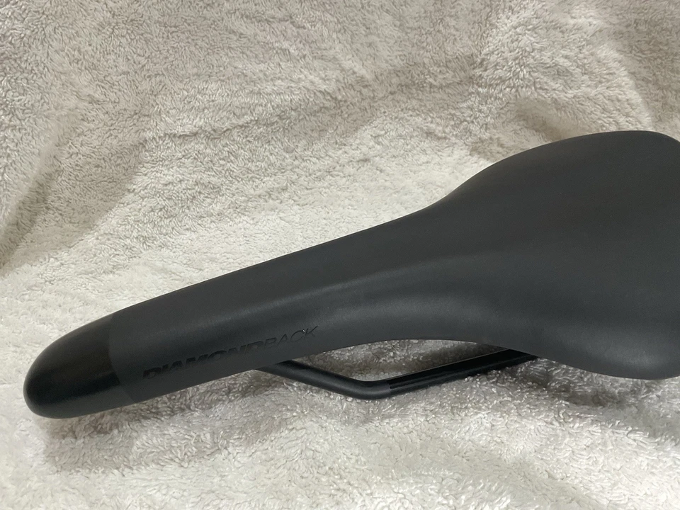 Sillín de bicicleta Diamondback Performance - Negro - Comodidad y durabilidad Foto 3 de 4