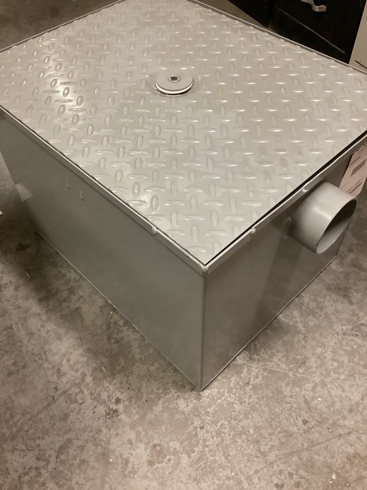 ZURN Grease Interceptor GT270020 GPM 3" NH BODY/COVER 40 lbs CAP 20gpm