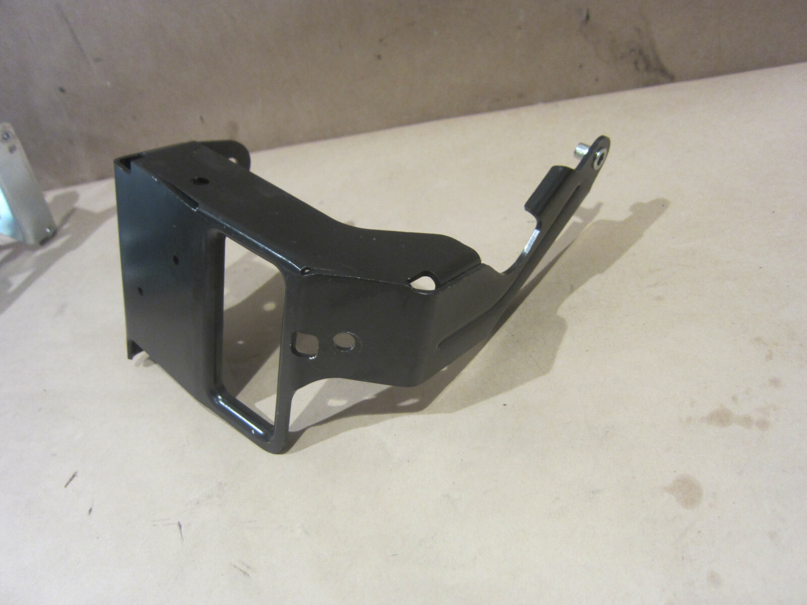 Ferrari 458 - RH Satellite Mounting Bracket - P/N 82104800