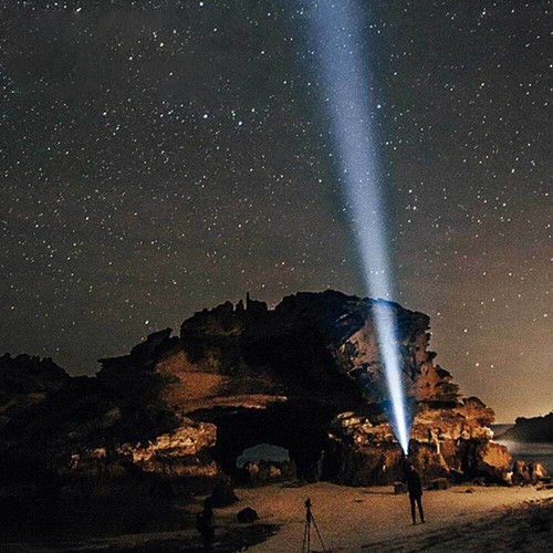 1/2PCS LED Flashlight Zoom Charging Torch Outdoor Camping Hiking Work Lamp - Imagen 17 de 17