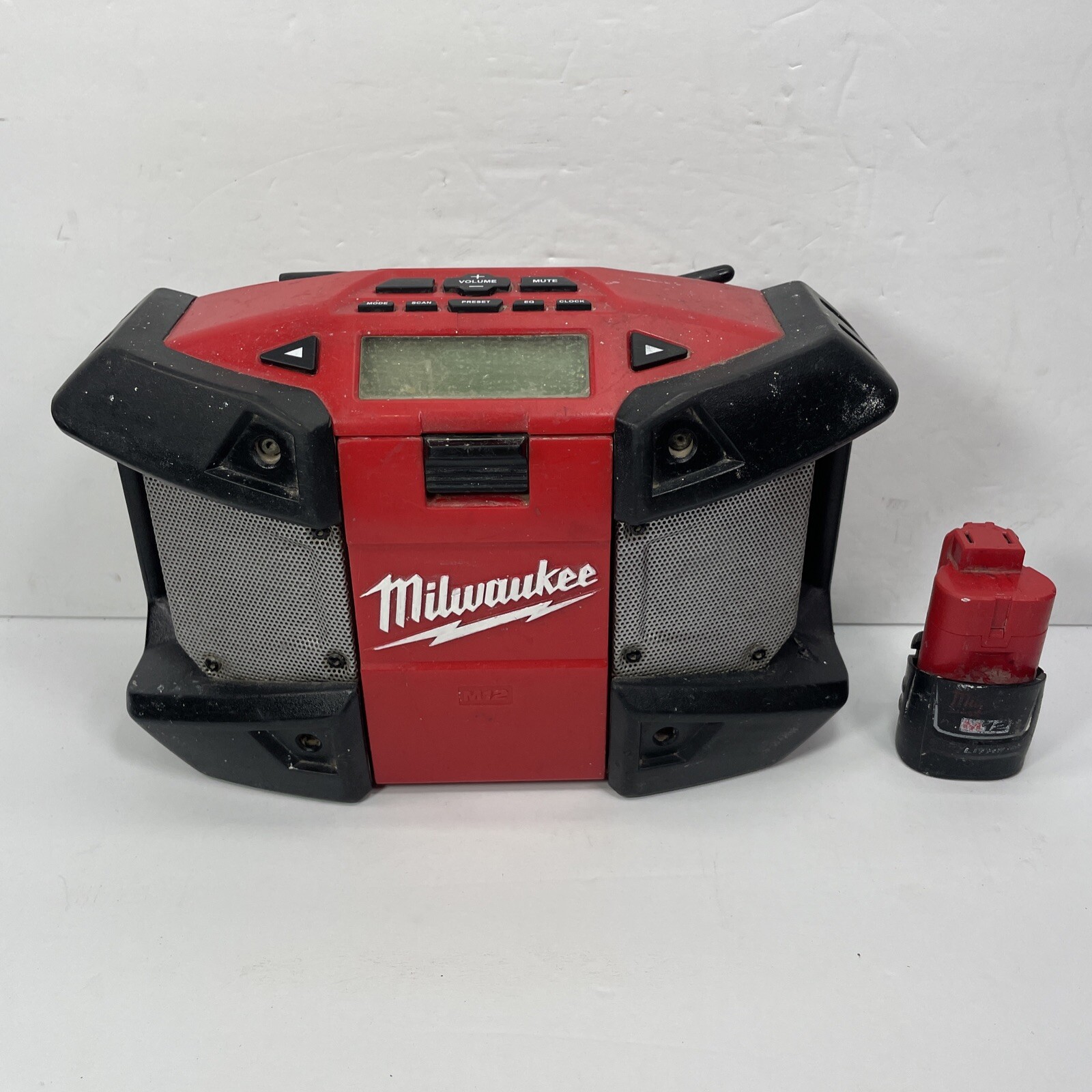 Milwaukee 259020 M12 12V Cordless Jobsite Radio AM/FM AUX + Battery