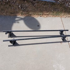 Set Of Yakima Roof Rack 4 Towers 58 Round Bars
