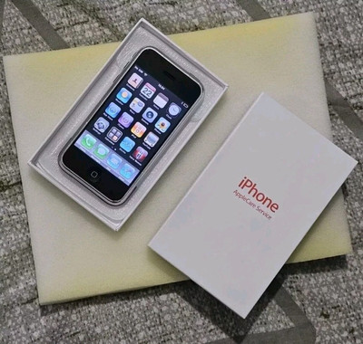 Rare Apple iPhone 2g 1st Generation 4GB Black collectors piece