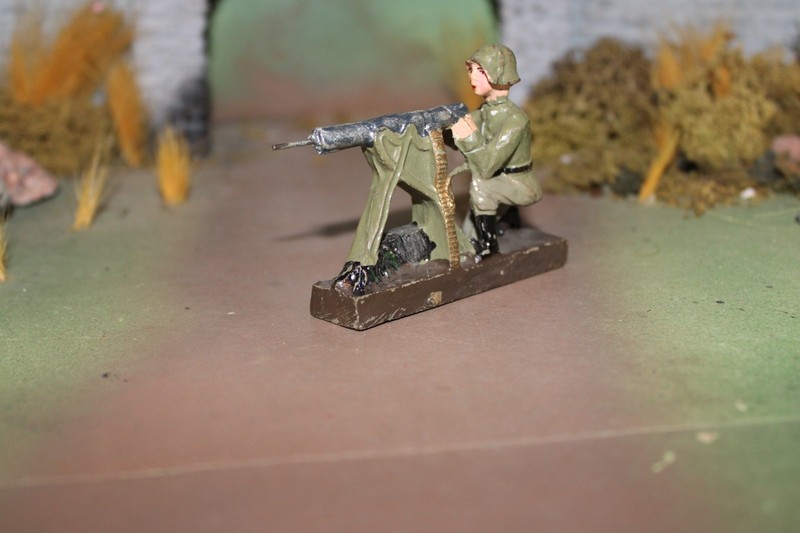 SCARCE LEYLA COMPOSITION GERMAN TOY SOLDIER KNEELING MACHINEGUNNER-GERMANY