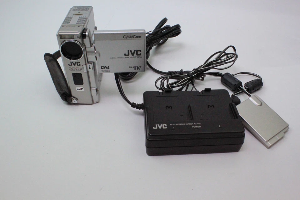 JVC Cybercam minidv camcorder GR-DVM70 w/ AC Battery Eliminator AA-V50 Adapter - Image 3 of 4