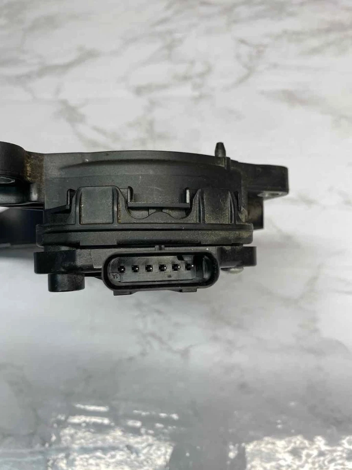Chevrolet Traverse accelerator pedal 18 23 pedal accelerator 3.6L OEM 23134748 - Image 4 of 4