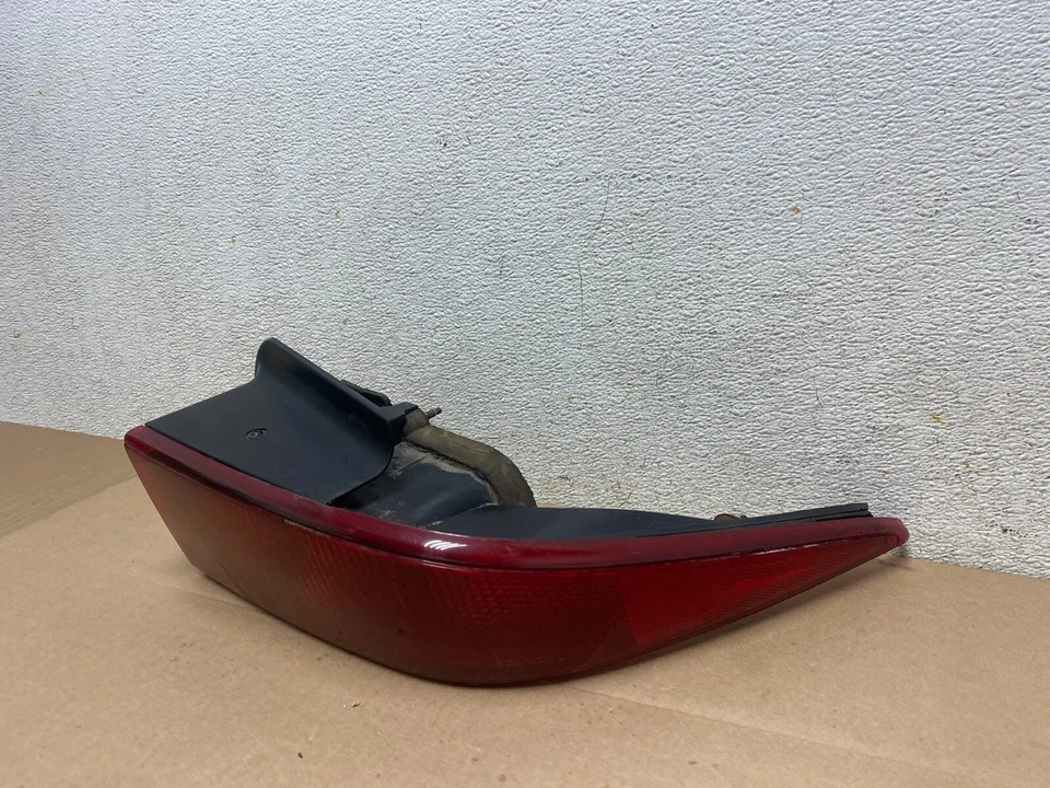 Lanterna traseira lateral direita passageiro Buick Skylark 1992-1998 fabricante de equipamento original J2824 DW - Imagem 2 de 4