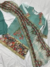 Little girls embroidery lawn Kameez shalwar size 34 8 years