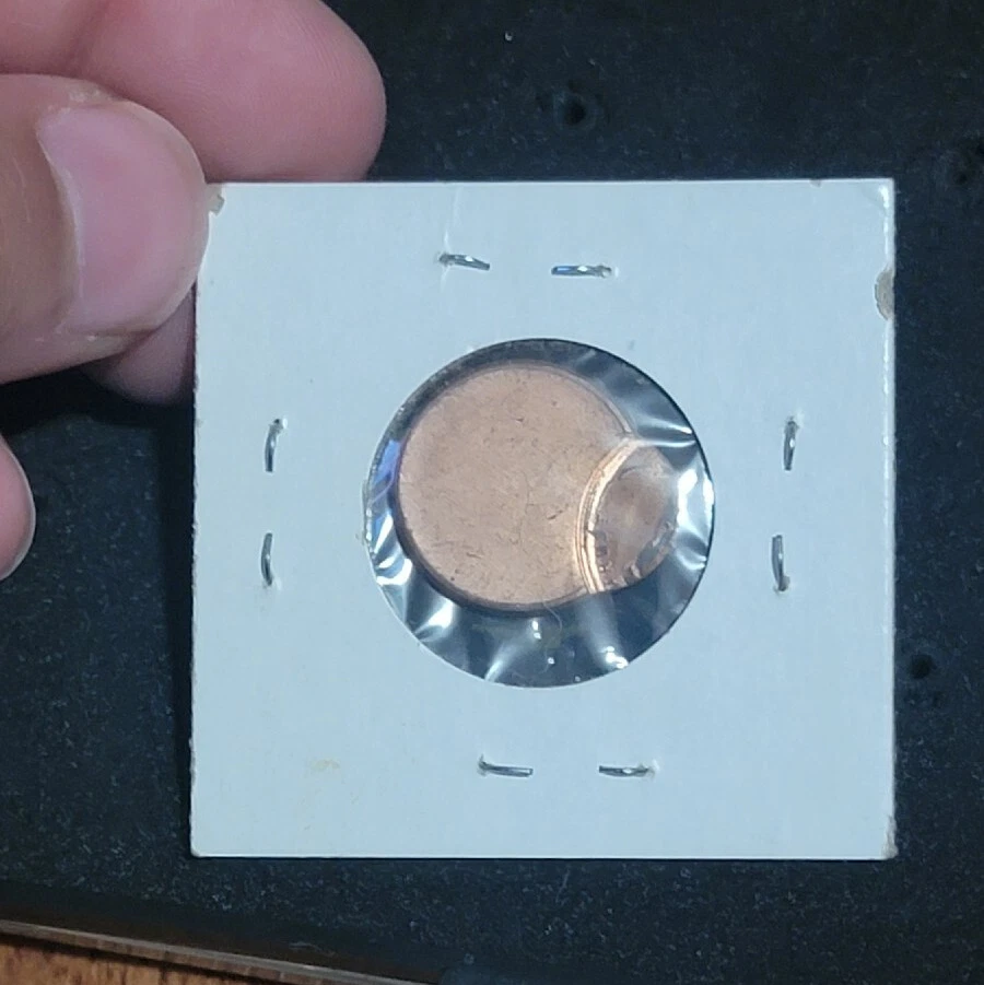 LINCOLN CENT SRTUCK OFF CENTER-RARE-MINT ERROR- - Image 2 of 3