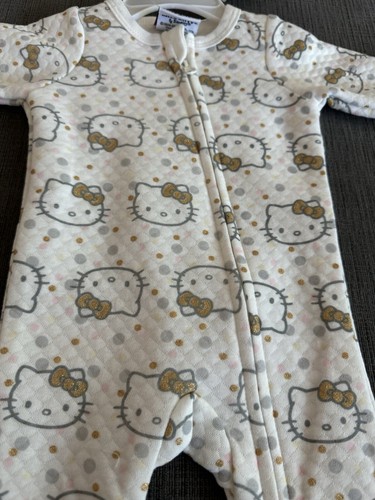 Hello Kitty White Baby Girl Long Sleeved Zipper Bodysuit With Hat 2 Piece Set - Picture 4 of 4