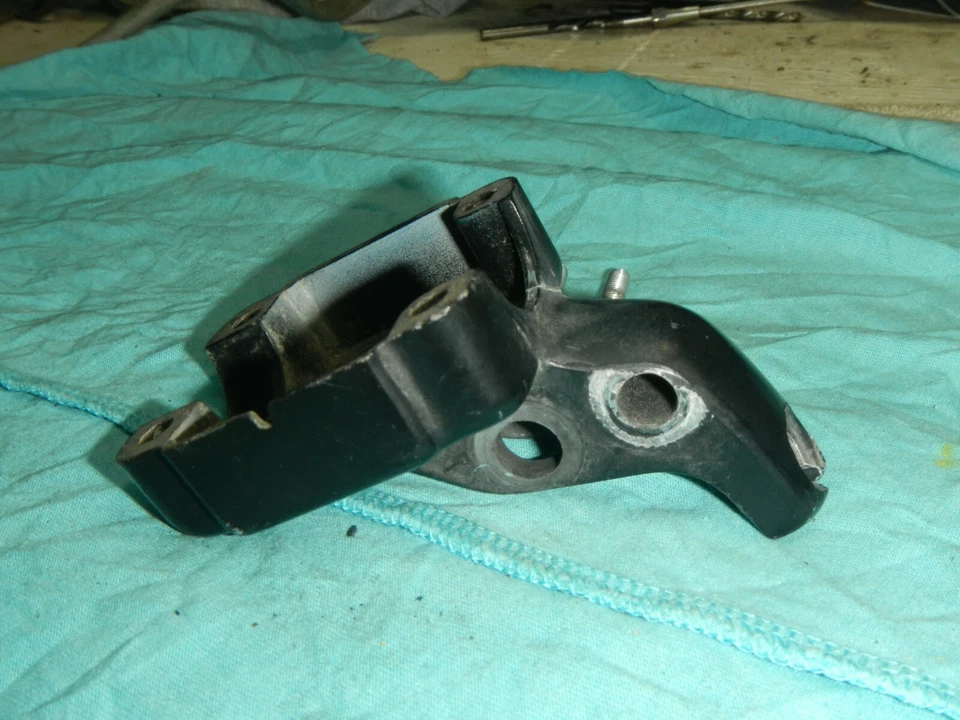 L alavanca de embreagem interruptor montagem poleiro 79 Harley Davidson Sportster XLH 1000 XL XLCH - Imagem 2 de 4