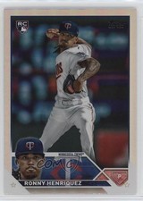 2023 Topps Series 2 Rainbow Foil Ronny Henriquez #372 11o2