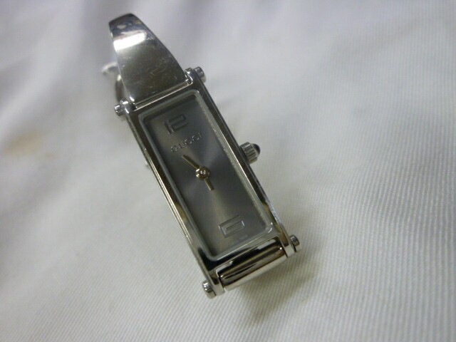 Gucci 1500L Womens Gray Dial Quartz Watch S Size Pre-Owned-image