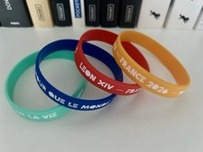 Lot de 4 bracelets en silicone multicolores avec inscriptions Léon XIV - FRA2026