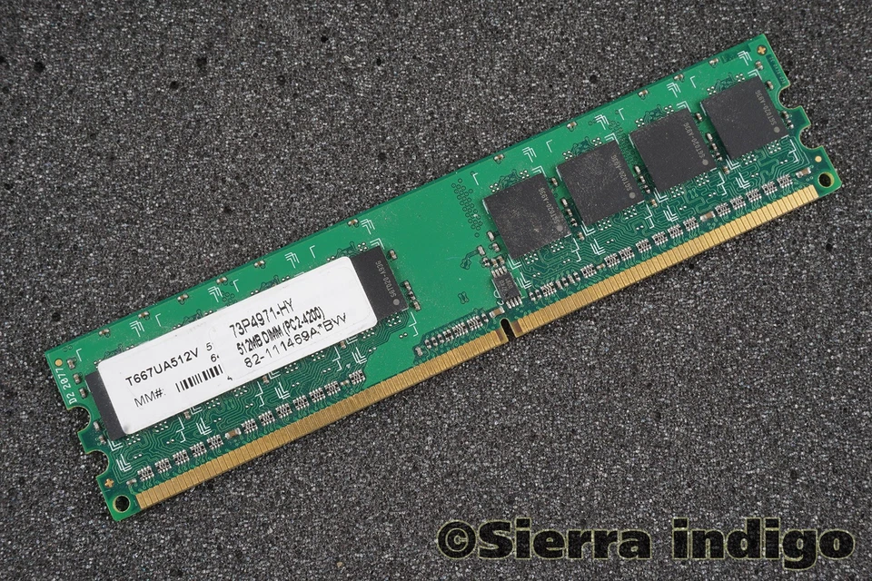 Memoria RAM T667UA512V Hypertec 73P4971-HY 512 MB PC2-4200 Foto 1 de 1