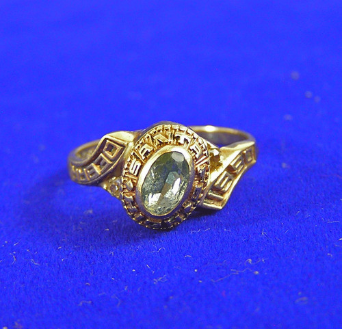 1990 ladies class ring - Gem