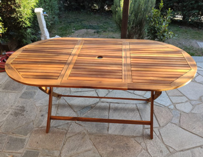 Großer Garten Esstisch Massivholz klappbar rustikal Holz oval Terrassenmöbel