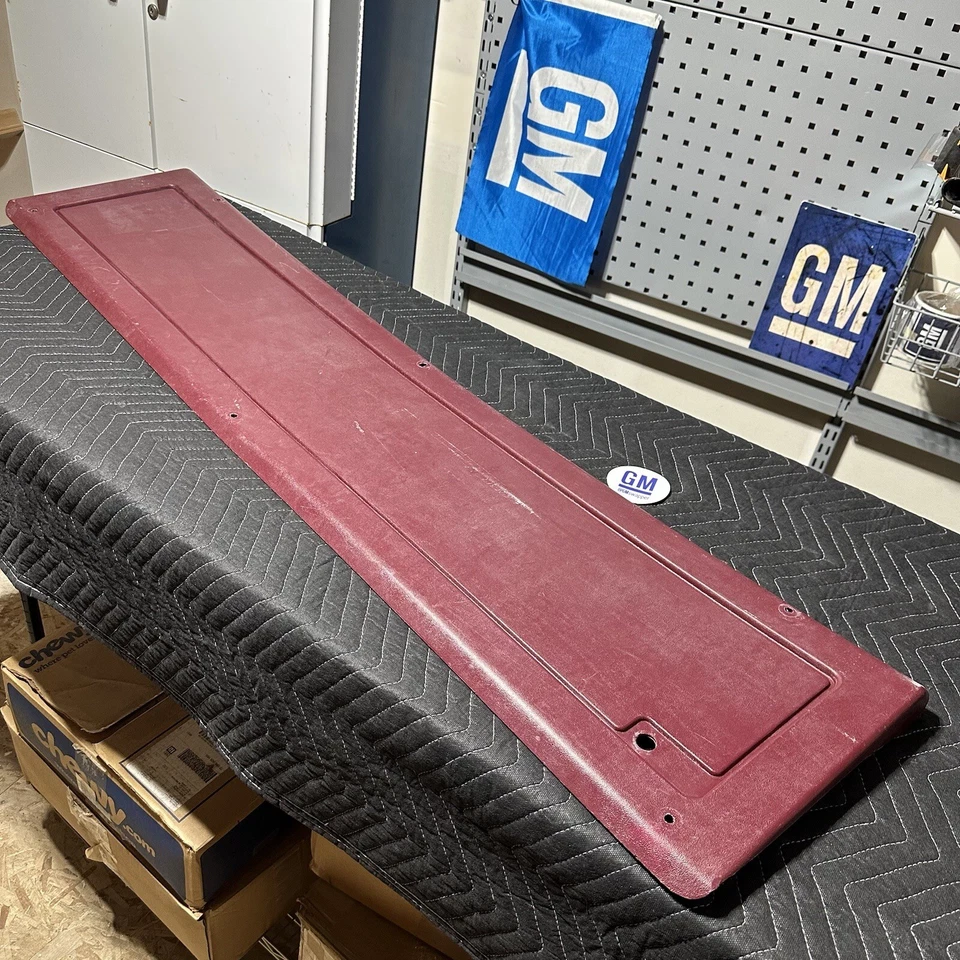 88-98 OBS Chevy GMC C/K EXT cabina roja camión interior trasero debajo del asiento panel de moldura GM Foto 3 de 4