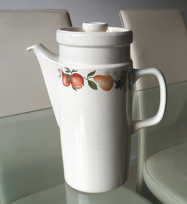 WEDGWOOD GUTE HOHE KAFFEEKANNE - QUITTENMUSTER - SPÜLMASCHINENFEST