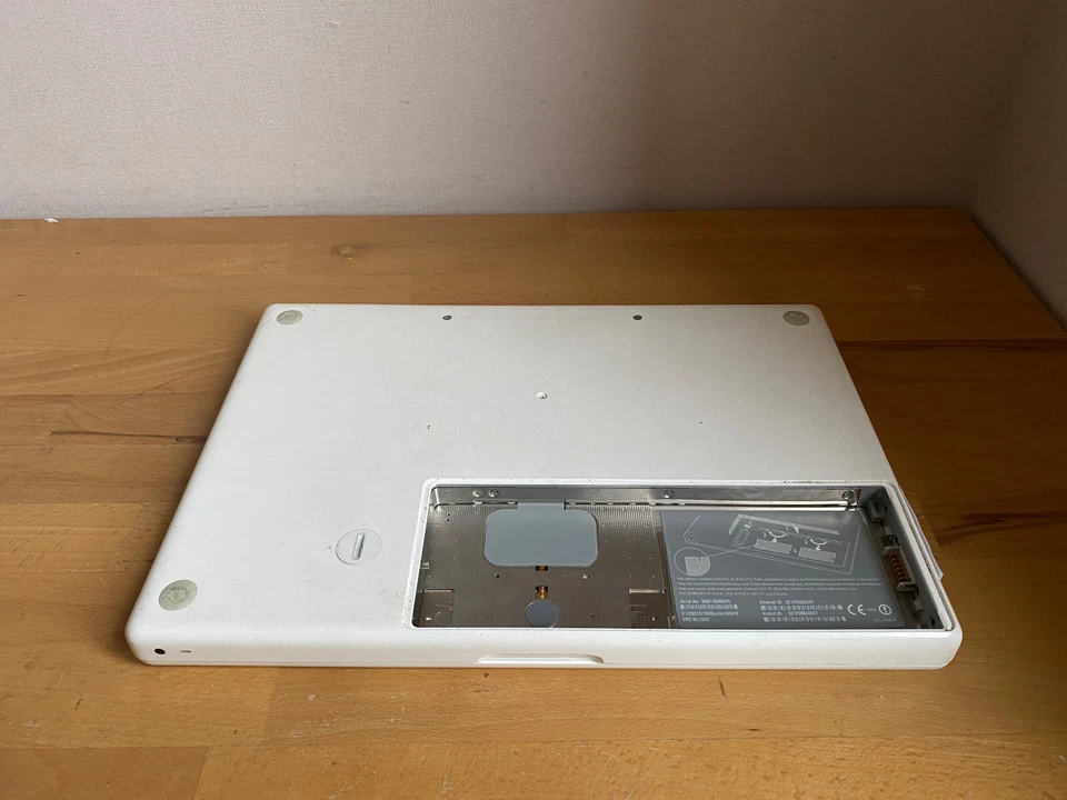 PC Portable Apple MacBook 2007 A1181 13" Intel Core 2 Duo - Photo 2/4