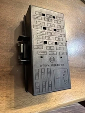 05-2011 Ford Crown Victoria OEM Grand Marquis Dash Fuse Box Interior Cover