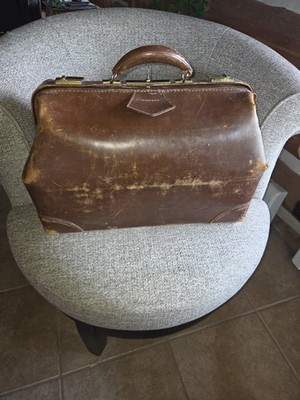 Antique/Vintage  Brown Leather  Gladstone/Doctors Bag.