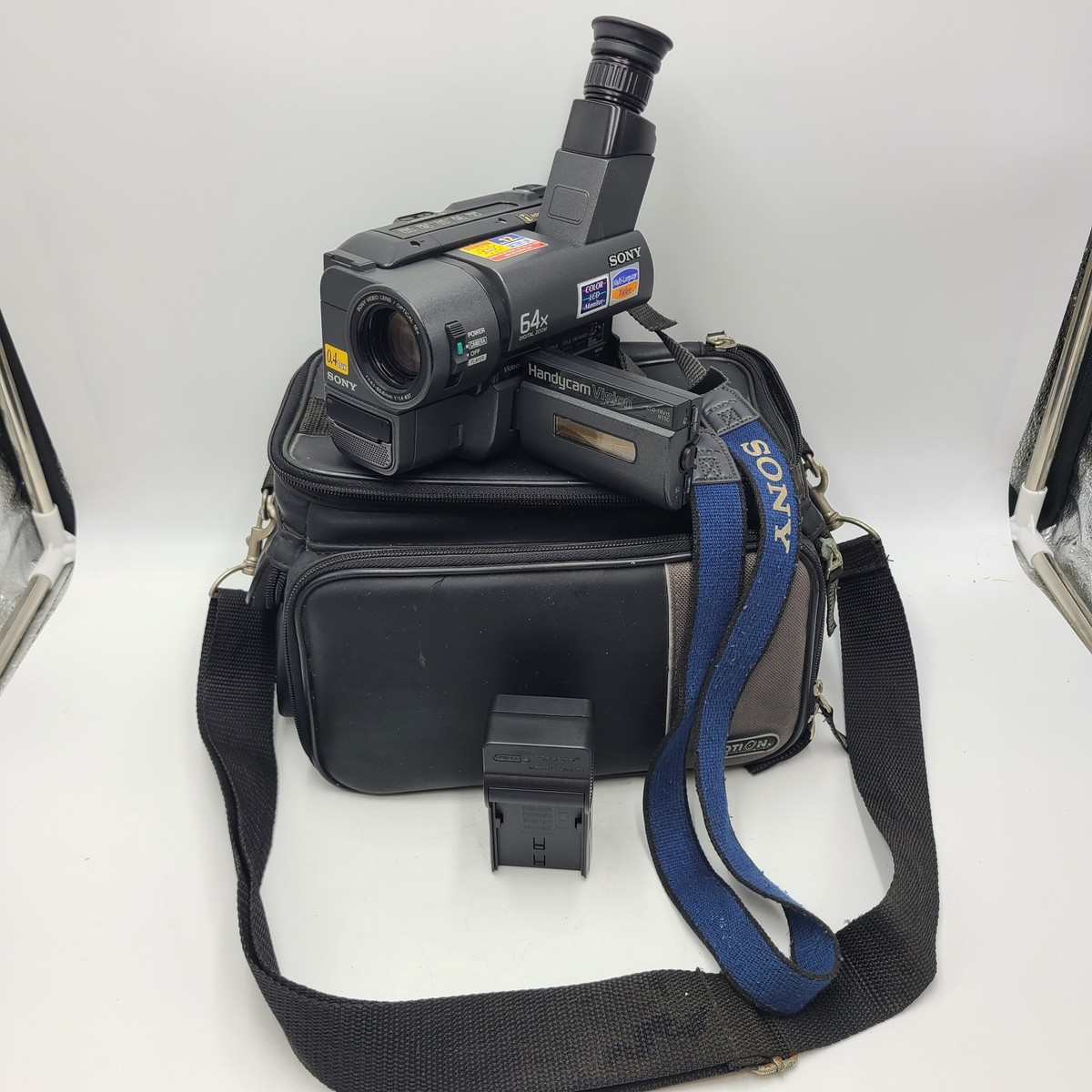 Sony Handycam Vision CCD-TRV15E 8mm Video8 XR Hi8 Video Camera