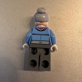 LEGO Marvel Super Heroes Spider-Man Old Aunt May Scarf Minifigure  sh272 76057