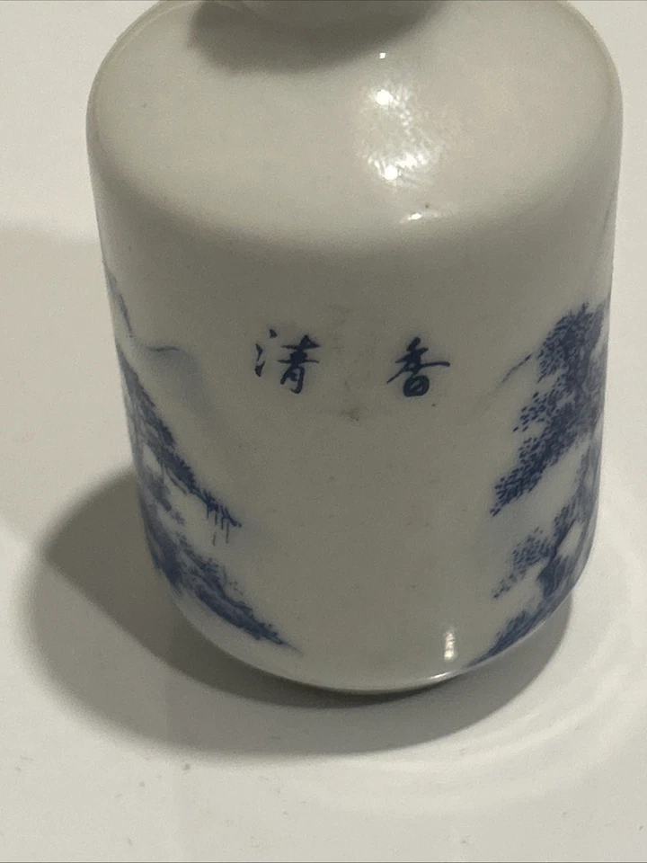 Botella de tabaco antigua china del siglo XVIII con figura de porcelana azul blanco Foto 4 de 4