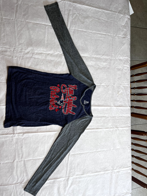Lot of 2 Girls LongSleeve Shirts: XL NFL N.E. Patriots; Black 1/2 Button Flannel
