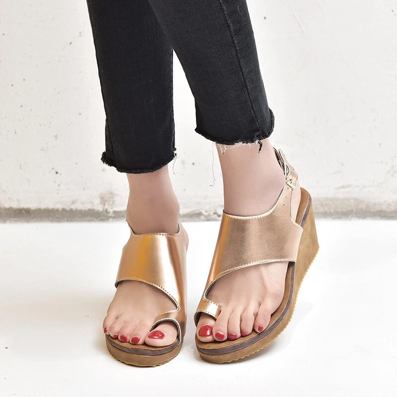 Correcting store platform sandals