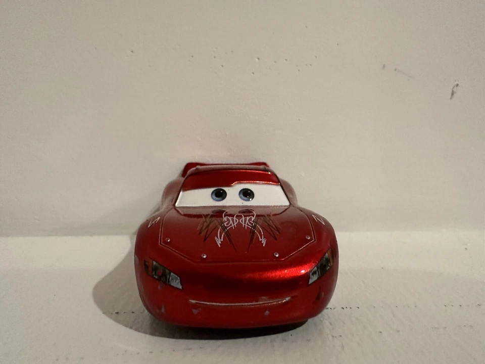 Disney Pixar Cars Lightning Mcqueen Pin Raya Disney Store 1:43 Diecast Foto 3 de 4