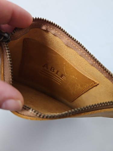 ABLE minimalistische Leder-Armbanduhrtasche - Bild 5 von 5