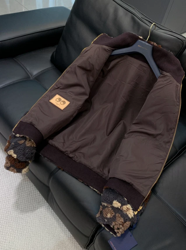 Chaqueta polar Louis Vuitton monograma lana de oveja marrón beige azul Foto 3 de 4