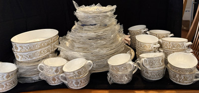 Royal Worcester Hyde Park Service for 12 bone china with 4 serving pieces