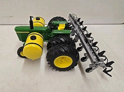 Ertl 1/16 Scale John Deere 4520 Diesel Tractor Saddle Tanks Hiniker Cultivator